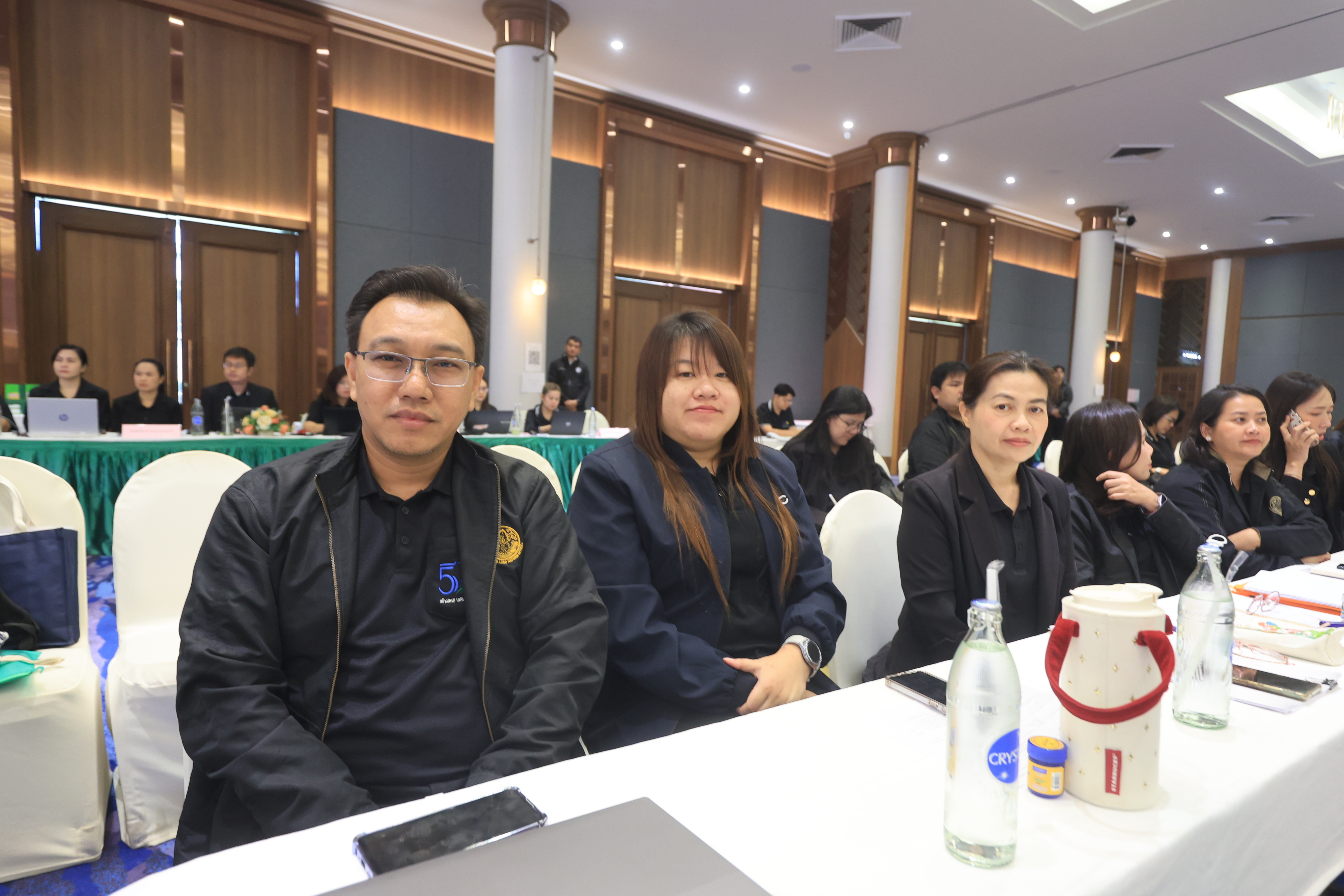 title - เลขาฯ ส.ป.ก. ประชุมเข้ม! 